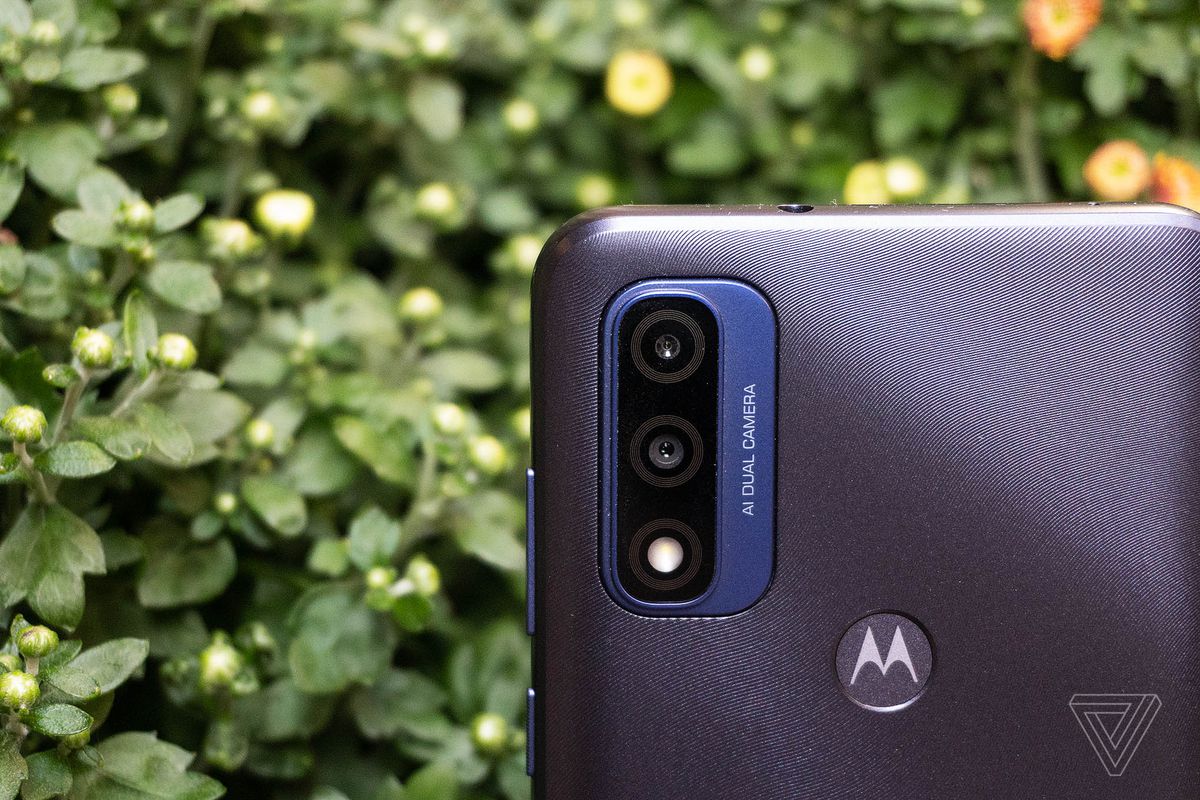 Moto G Pure dual camera system closeup.